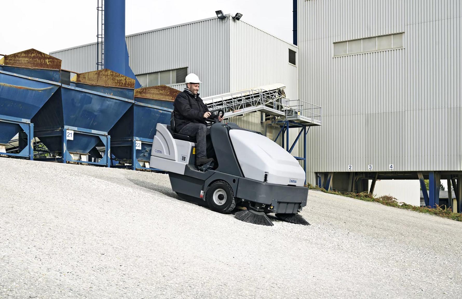 Ưu điểm của xe quét rác nhà xưởng cho các doanh nghiệp