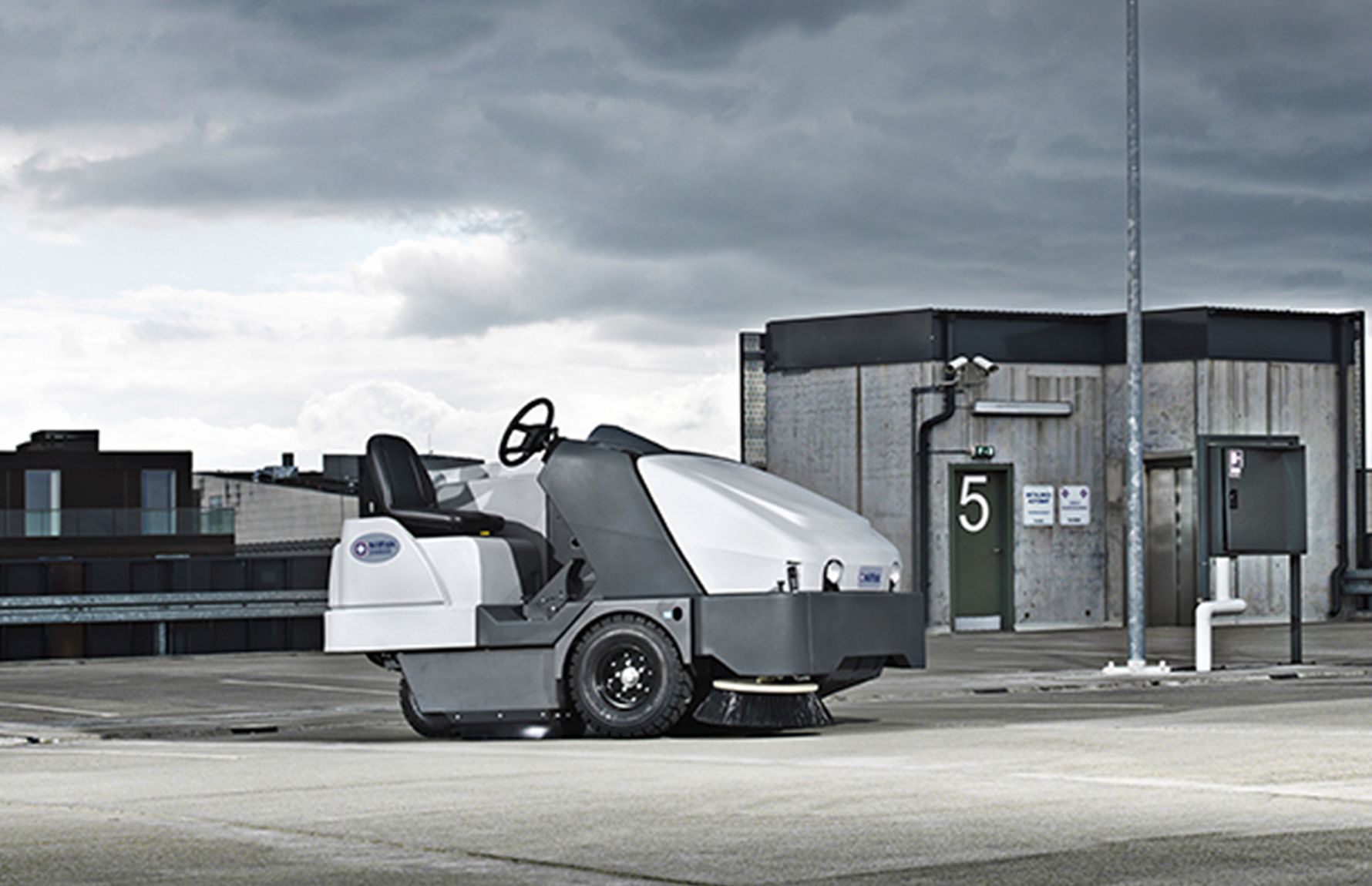 TOP 5 XE QUÉT RÁC CÔNG NGHIỆP ĐÁNG ĐẦU TƯ NHẤT NĂM 2023