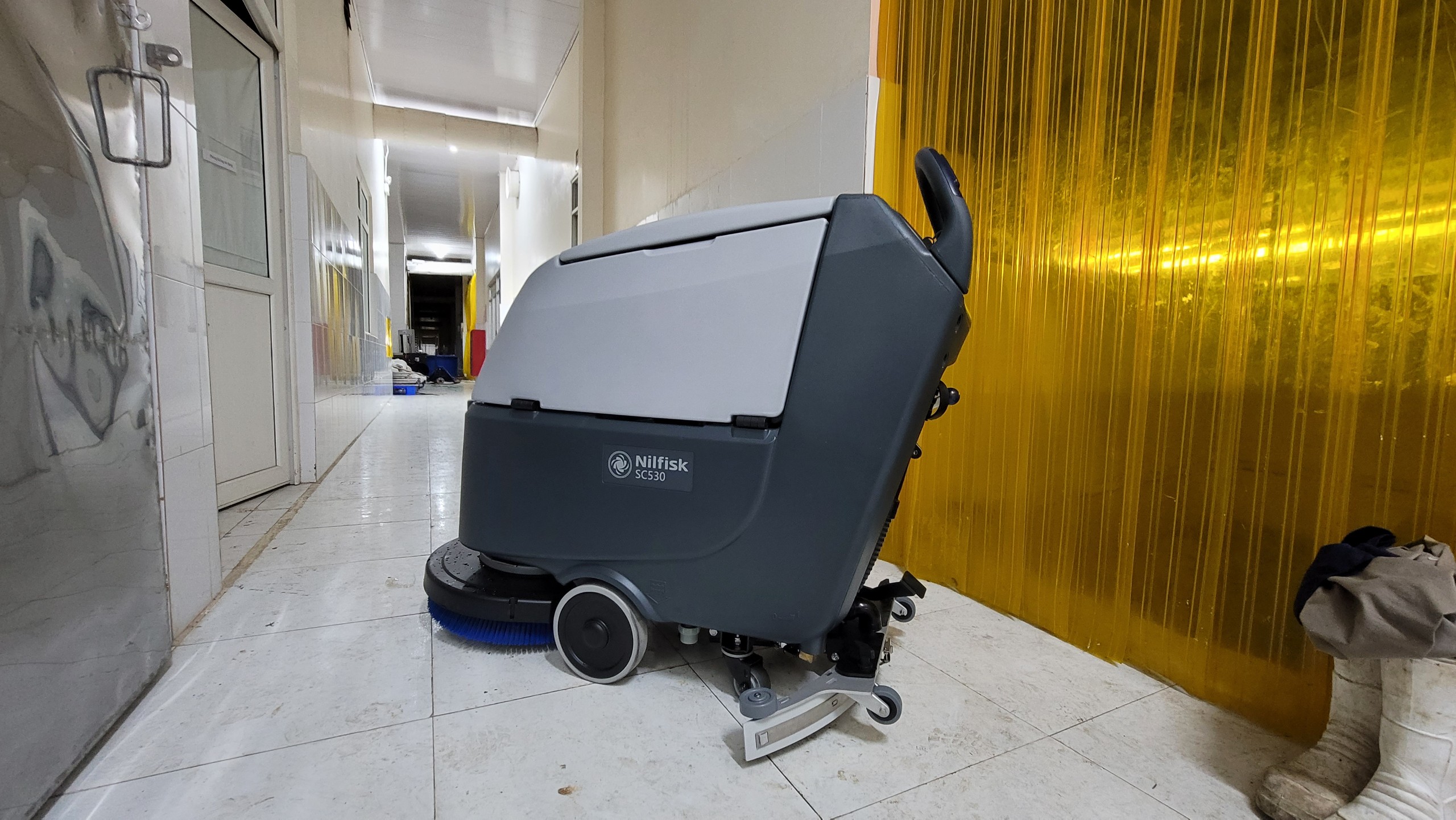 Bàn giao Máy chà sàn cho Nhà máy thủy sản An Giang