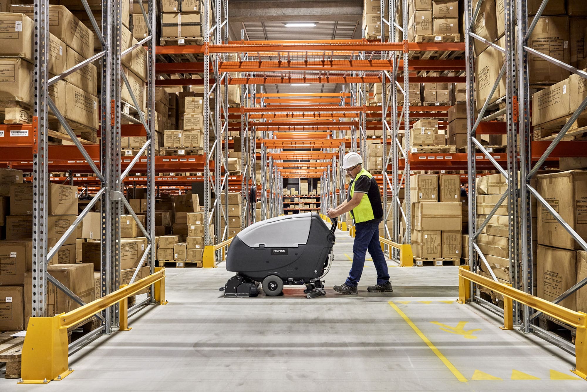 Tư vấn chọn máy chà sàn liên hợp phù hợp cho nhà xưởng - chọn loại nào để làm sạch hiệu quả và tiết kiệm?