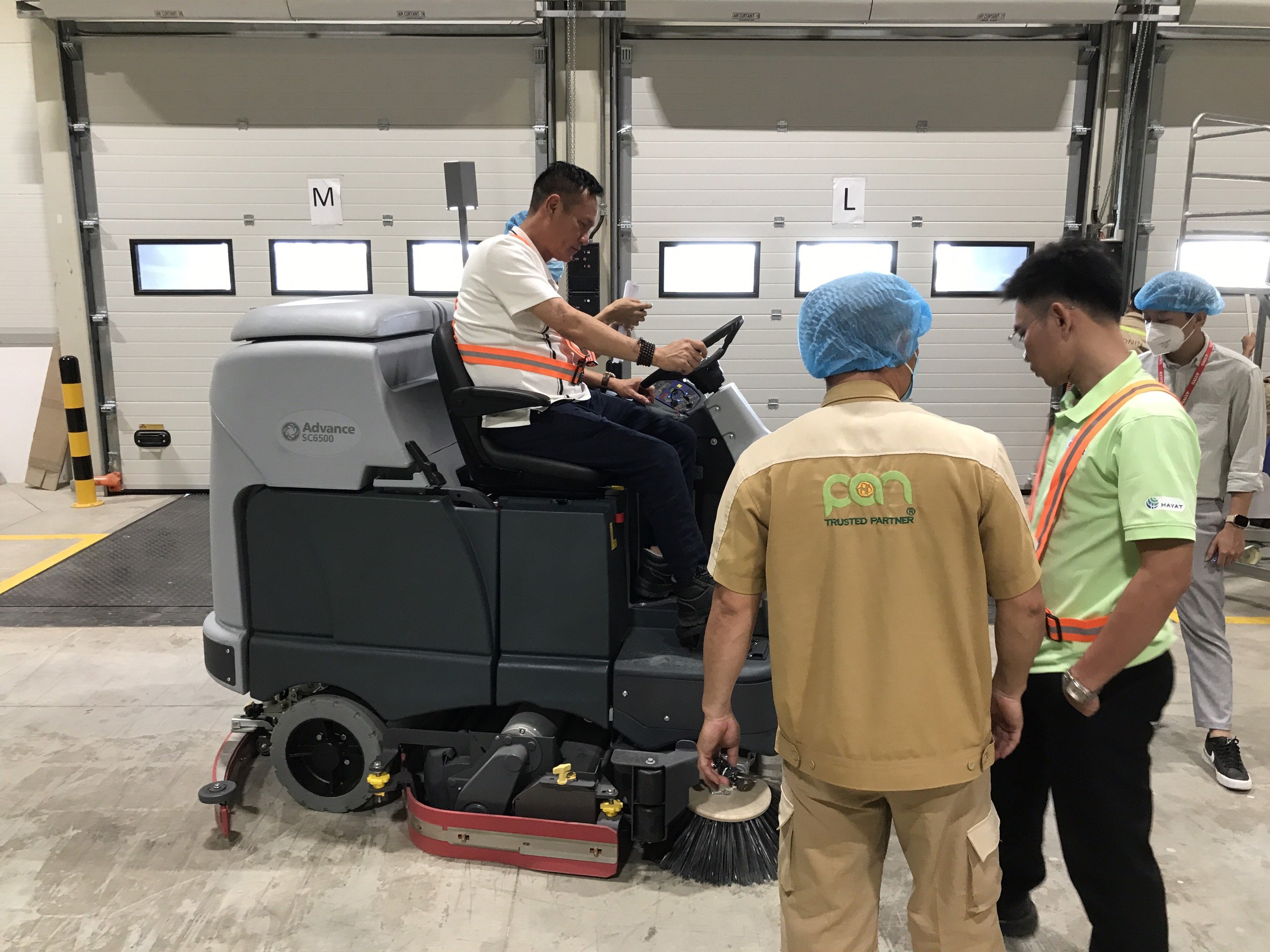 Các tiêu chí chọn máy chà sàn liên hợp cho nhà xưởng sản xuất