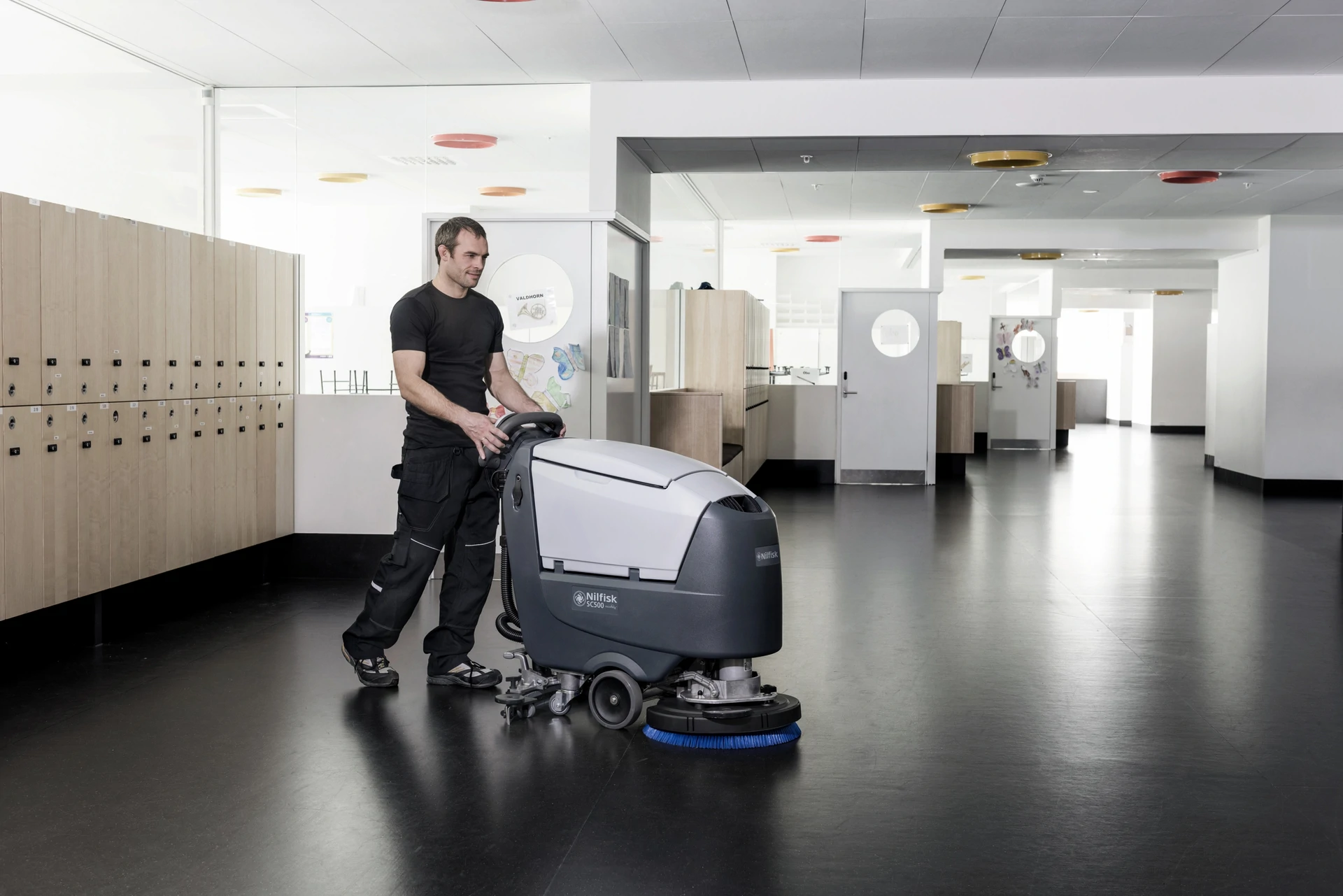 OPTIMIZING SHOPPING MALL OPERATING COSTS WITH NILFISK FLOOR SCRUBBERS FOR WATER AND DETERGENT EFFICIENCY